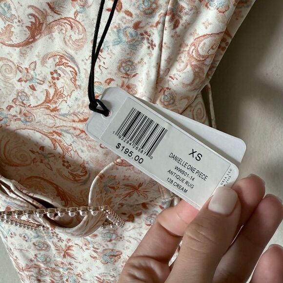 NWT WeWoreWhat Danielle One Piece Swim Suit Cream Size XS - Picture 9 of 10